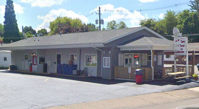 Dog n Suds (DogNSuds, Dog-N-Suds) - Coldwater - 360 Marshall St 2
